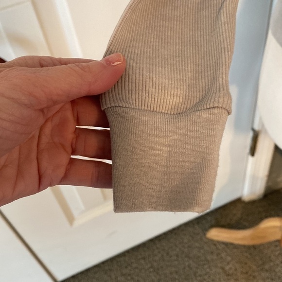 Chaser Long Sleeved Ribbed Shirt Size XS in Like New Condition - Picture 3 of 6